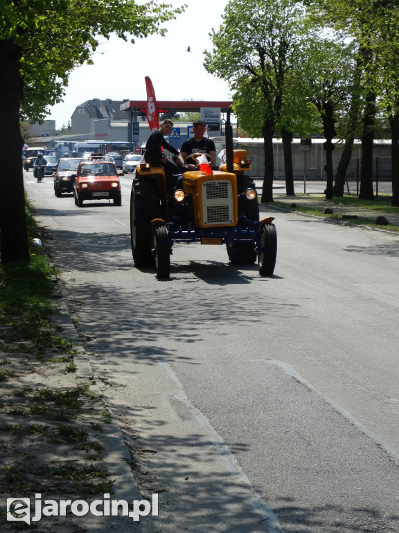 Parada samochodów ulicami Jarocina