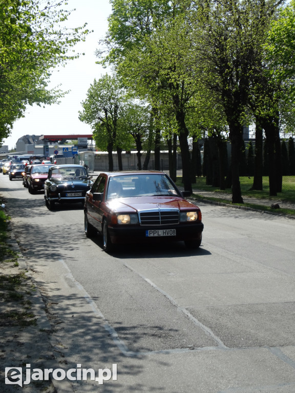 Parada samochodów ulicami Jarocina