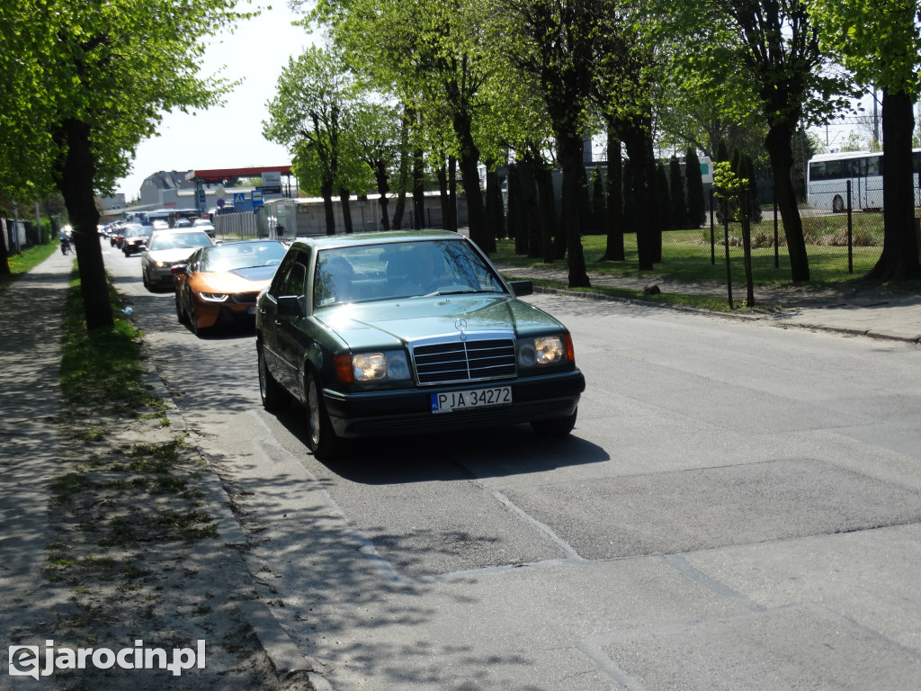 Parada samochodów ulicami Jarocina