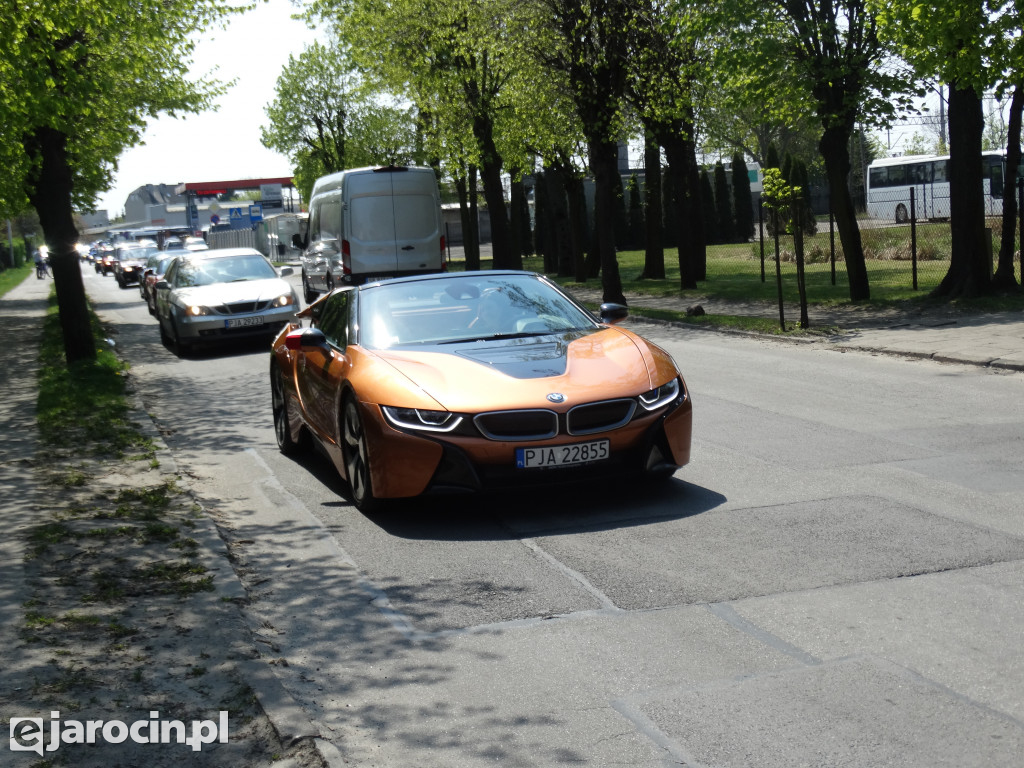 Parada samochodów ulicami Jarocina