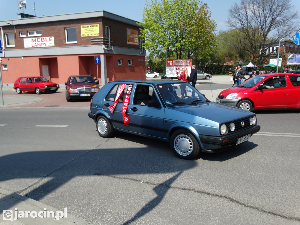 Parada samochodów ulicami Jarocina