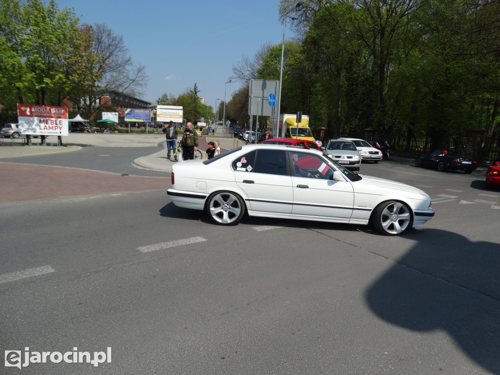 Parada samochodów ulicami Jarocina