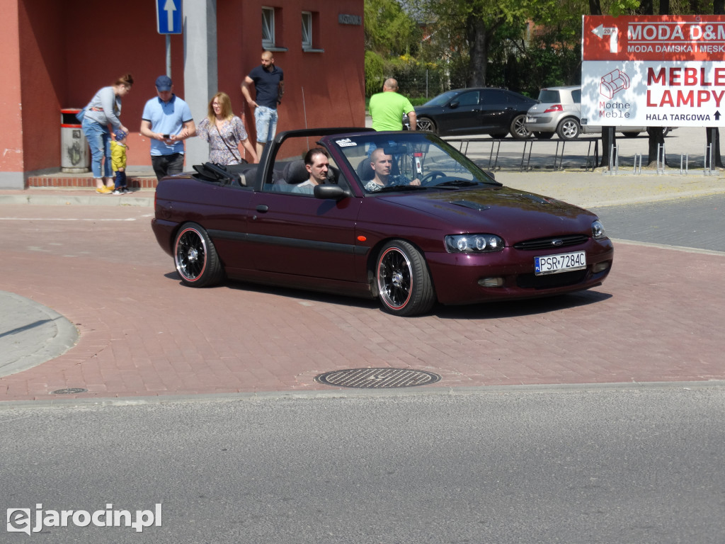 Parada samochodów ulicami Jarocina