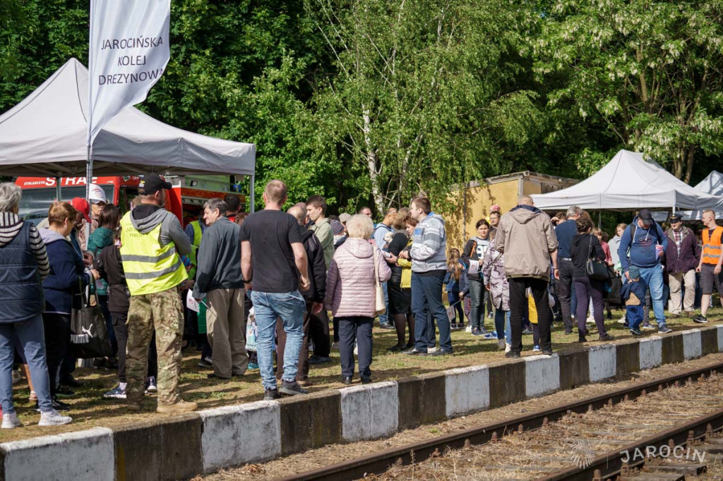Piknik Rodzinny z pociągiem retro w tle