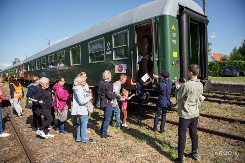 Piknik Rodzinny z pociągiem retro w tle