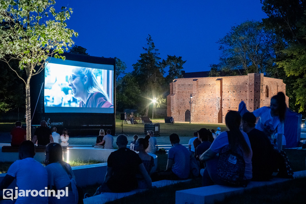 Streetworking w Jarocinie - kino plenerowe