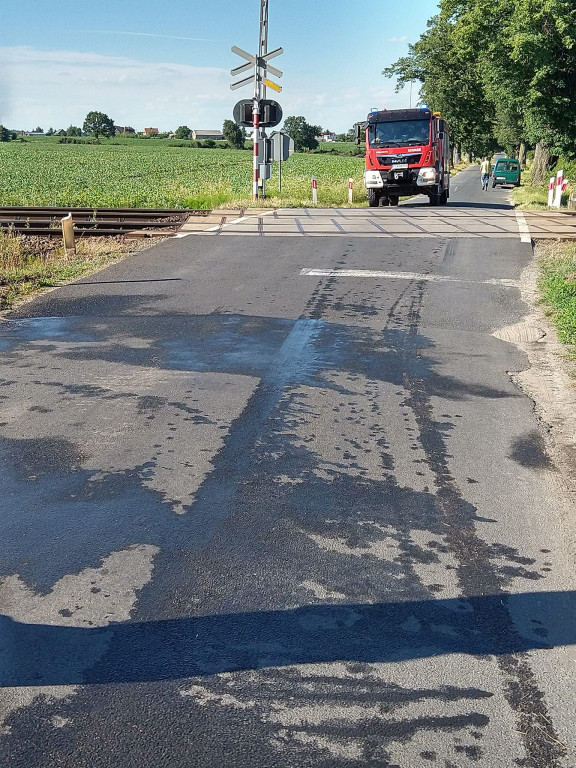Pożar w lesie i przy przejeździe kolejowym
