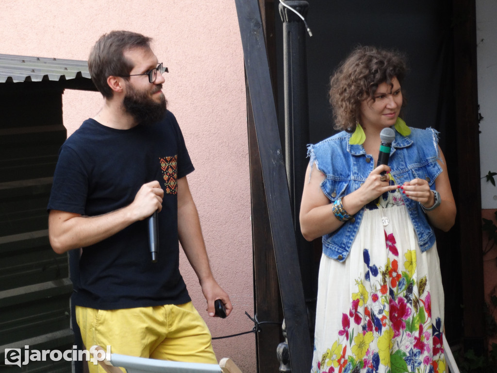 Na tarasie Kawiarni Filmowej o podróżach