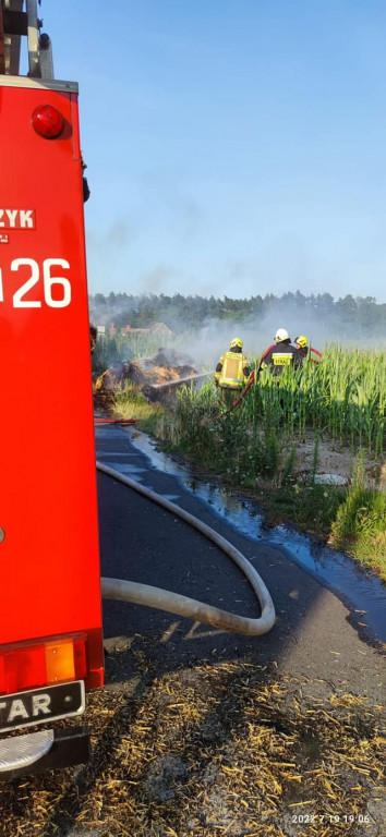Pożar bel słomy w Łuszczanowie