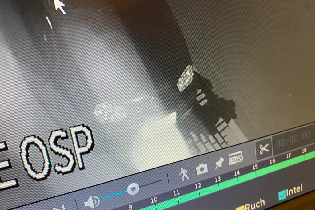 Plama oleju przed remizą w Potarzycy