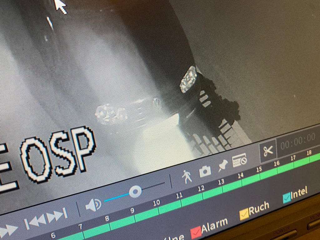 Plama oleju przed remizą w Potarzycy