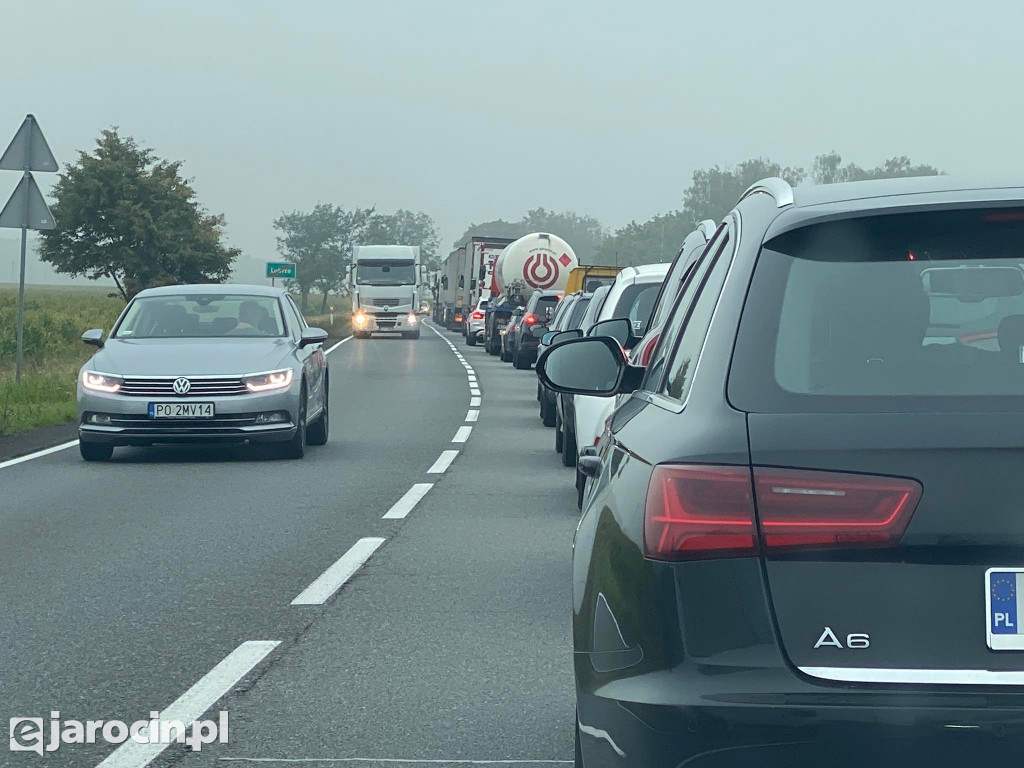 Utrudnienia na drodze krajowej nr 11 między Jarocinem a Poznaniem