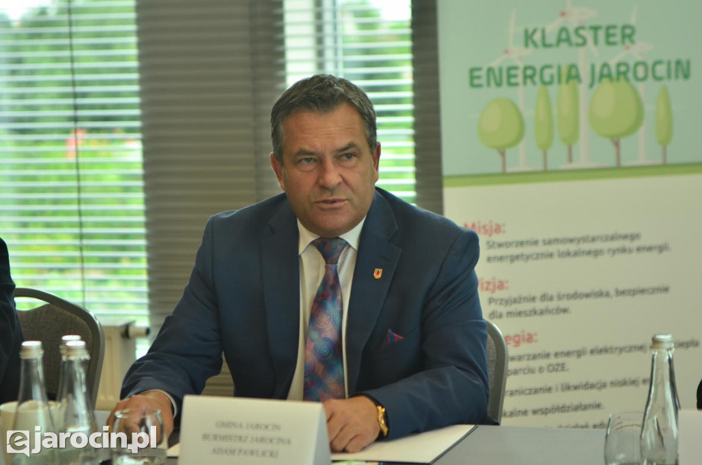 Jeden kabel dla pięciu spółek gminnych