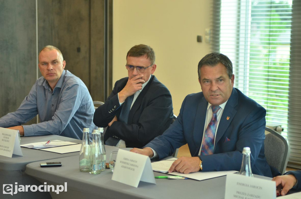 Jeden kabel dla pięciu spółek gminnych
