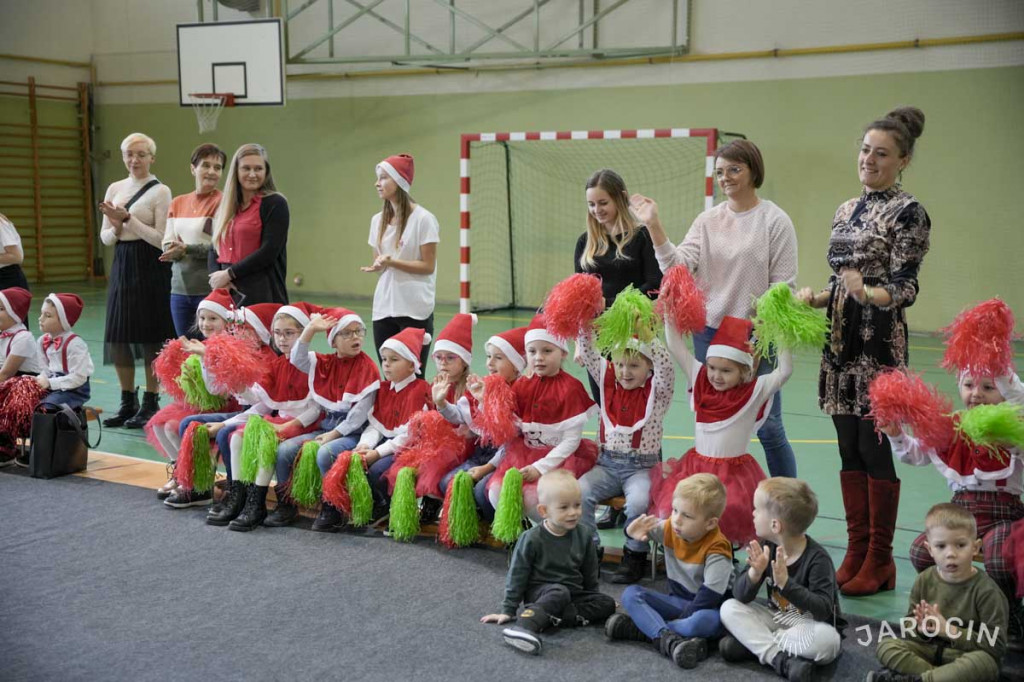 Mikołajkowe tańce przedszkolaków