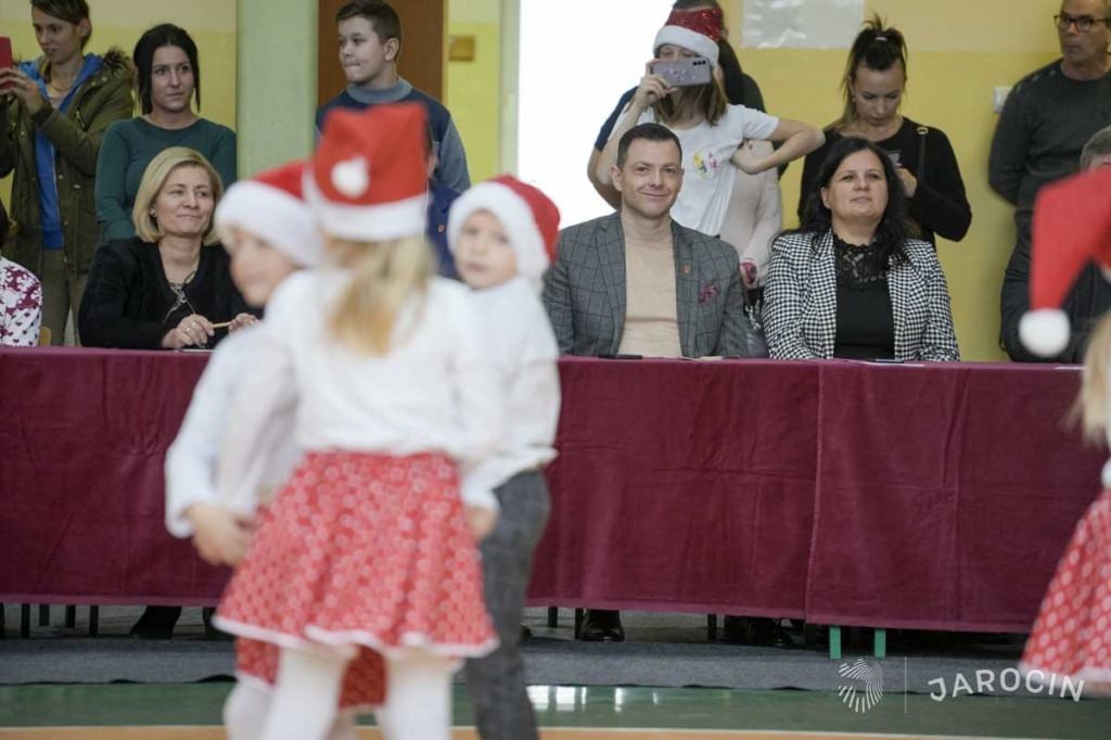 Mikołajkowe tańce przedszkolaków