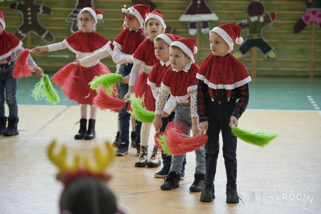 Mikołajkowe tańce przedszkolaków