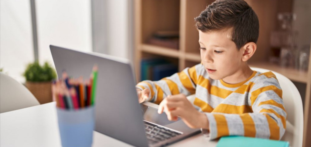 Ponad 300 laptopów dla dzieci