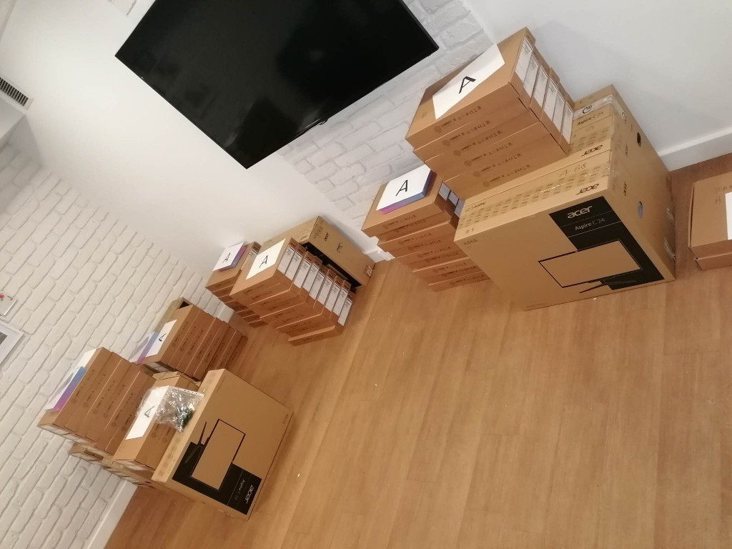 Ponad 300 laptopów dla dzieci