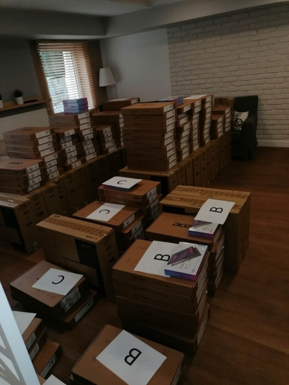 Ponad 300 laptopów dla dzieci