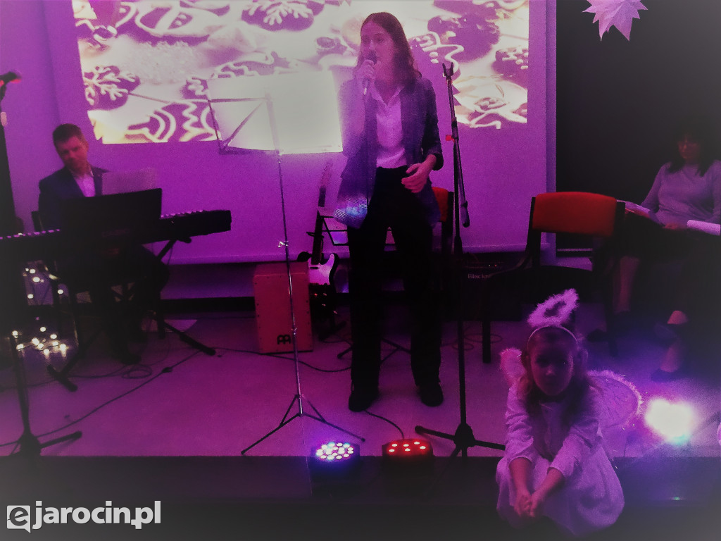 Koncert kolęd i piosenek świątecznych w Kamienicy Kultury