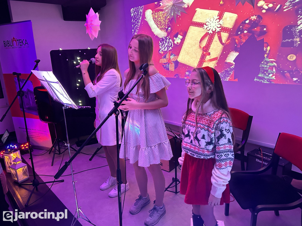 Koncert kolęd i piosenek świątecznych w Kamienicy Kultury