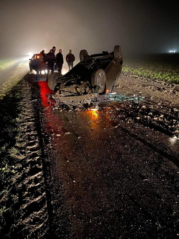 Samochód na dachu między Noskowem a Ruskiem