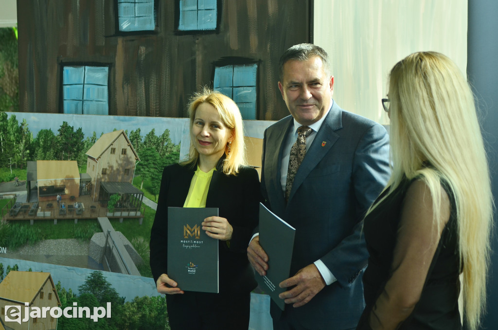 Podpisanie umowy na rewitalizację młyna nad Lutynią