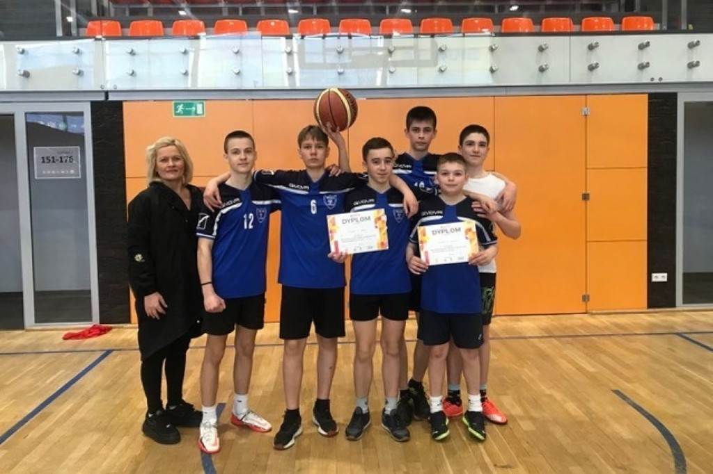 Sukcesy uczniów „Trójki” w koszykówce