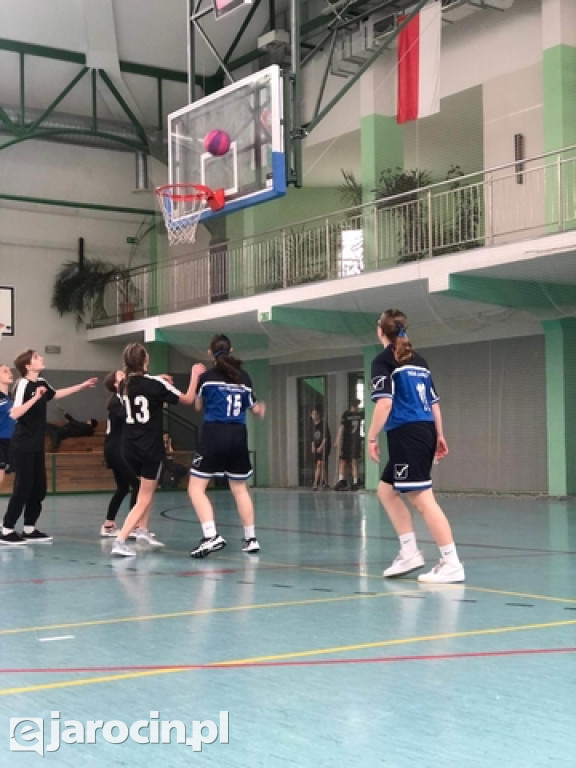 Sukcesy uczniów „Trójki” w koszykówce