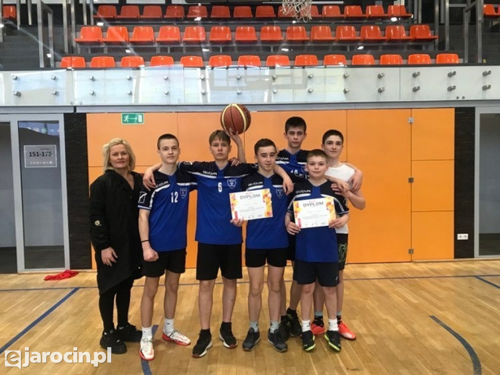 Sukcesy uczniów „Trójki” w koszykówce