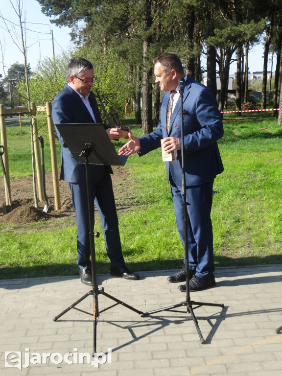 Pierwsze ze 10.000 drzew w Jarocinie zasadzone