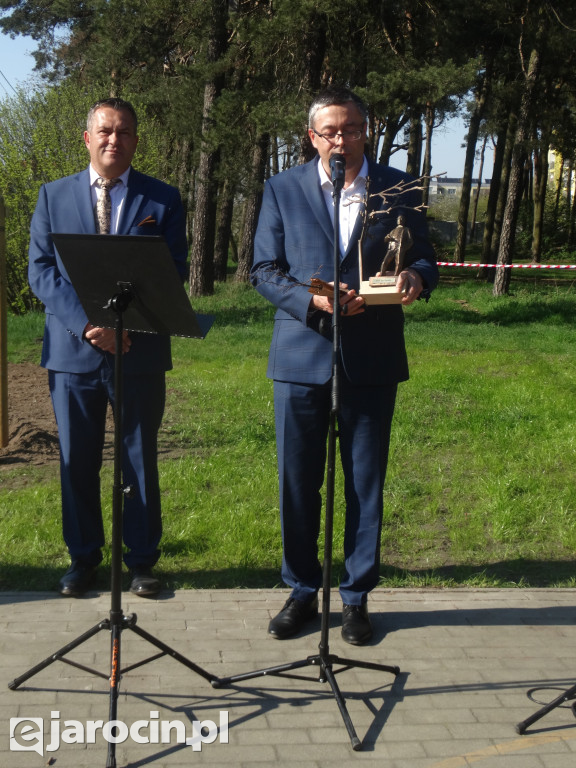 Pierwsze ze 10.000 drzew w Jarocinie zasadzone