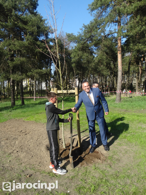 Pierwsze ze 10.000 drzew w Jarocinie zasadzone