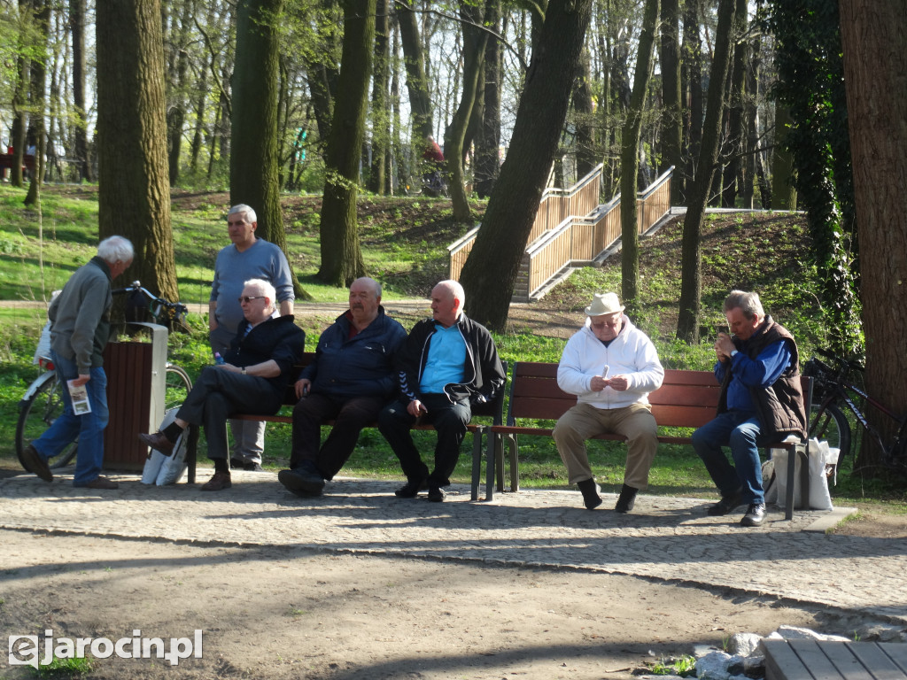 Pierwsze ze 10.000 drzew w Jarocinie zasadzone