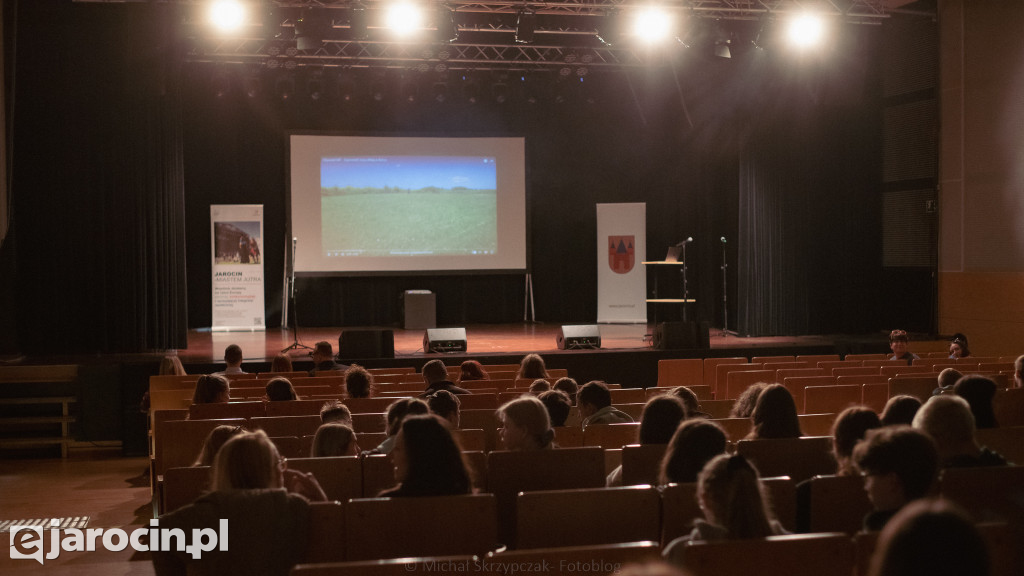 Konferencja z młodzieżą o młodzieży