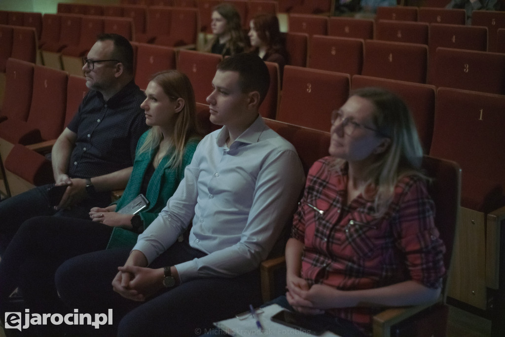 Konferencja z młodzieżą o młodzieży