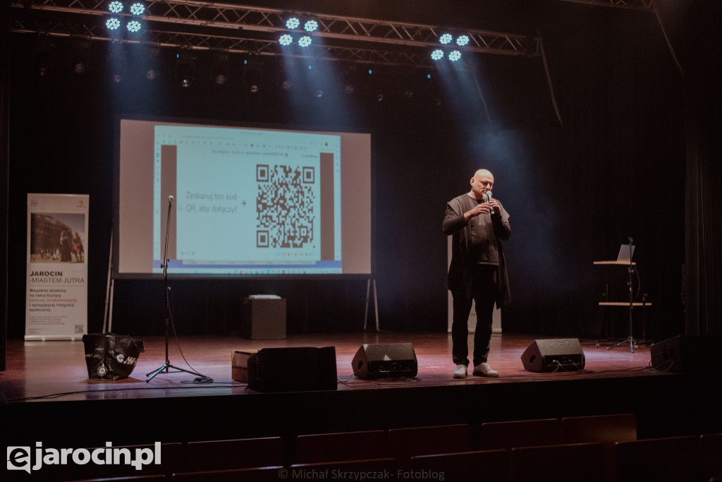 Konferencja z młodzieżą o młodzieży