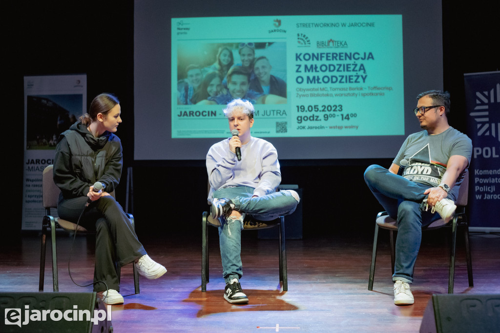 Konferencja z młodzieżą o młodzieży
