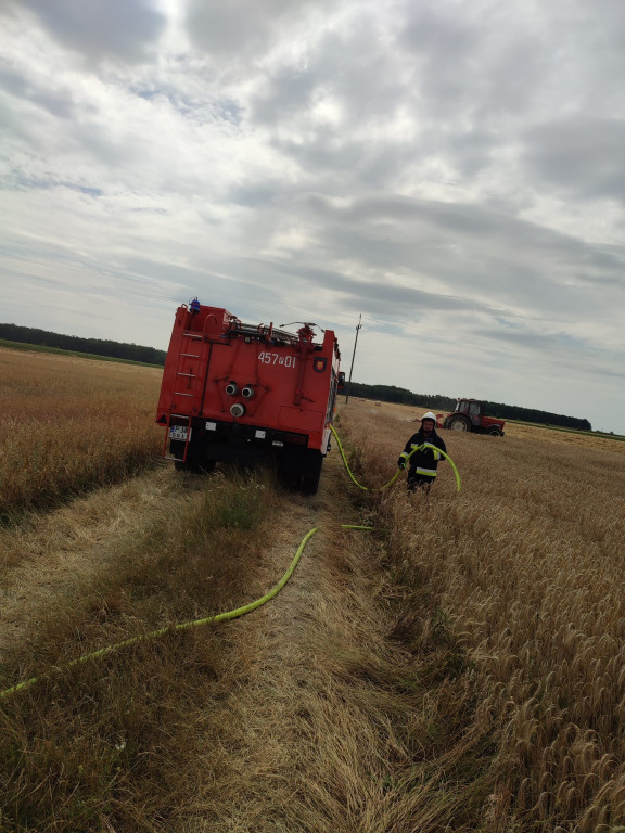 Pożar zboża na pniu w Łobzowcu