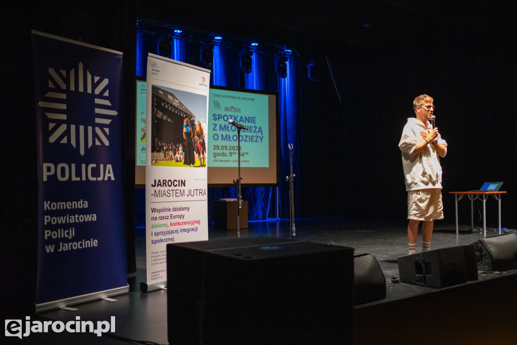 Konferencja z młodzieżą o młodzieży
