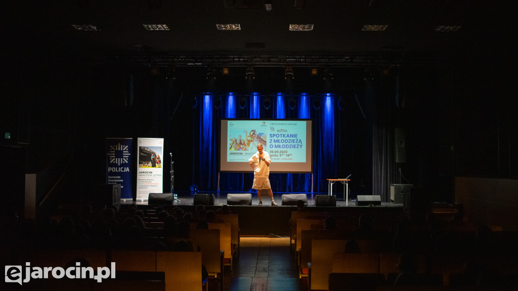 Konferencja z młodzieżą o młodzieży