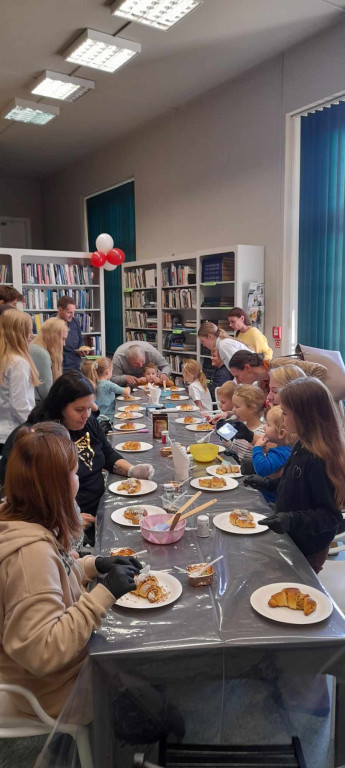 Warsztaty zdobienia rogali świętomarcińskich