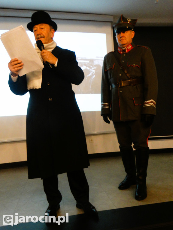 Wspólne patriotyczne śpiewanie z Chórem Barwickiego