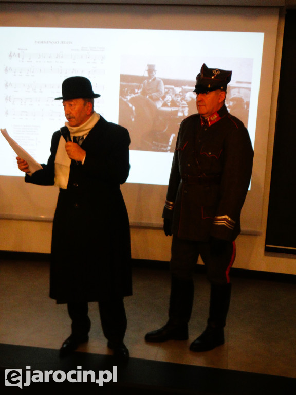 Wspólne patriotyczne śpiewanie z Chórem Barwickiego
