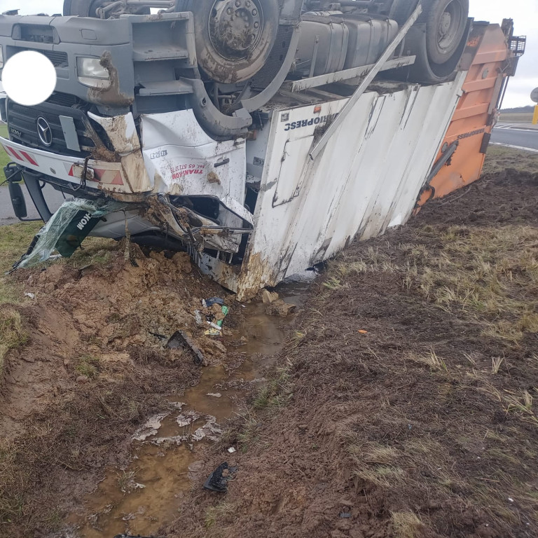 Zderzenie Volkswagena ze śmieciarką