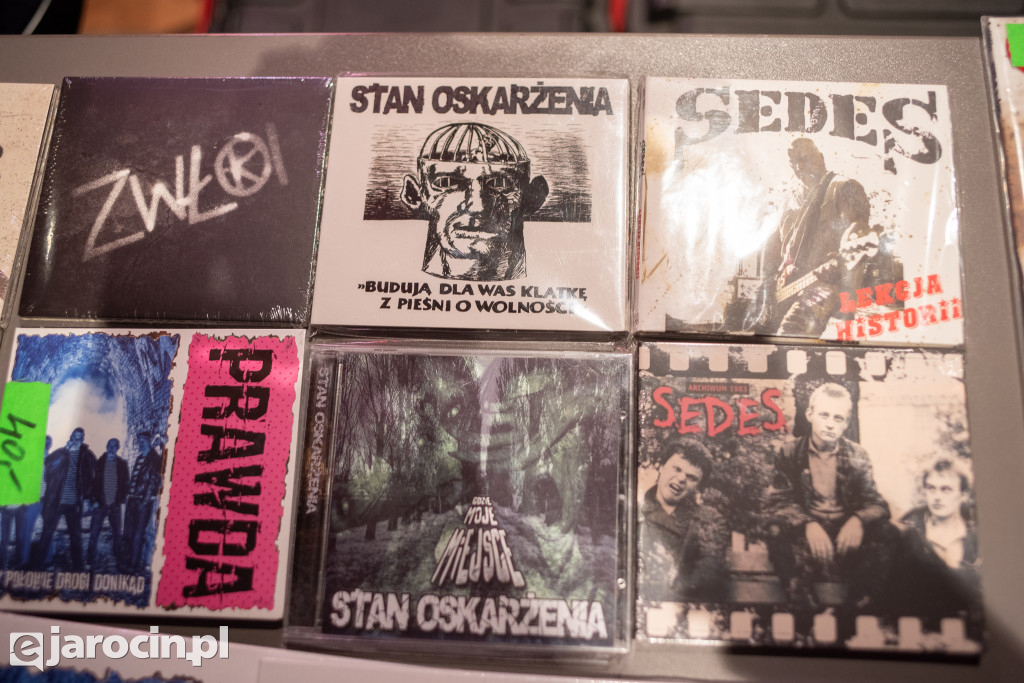 Sedes, Prawda i Czerwone Kościoły w Spichlerzu