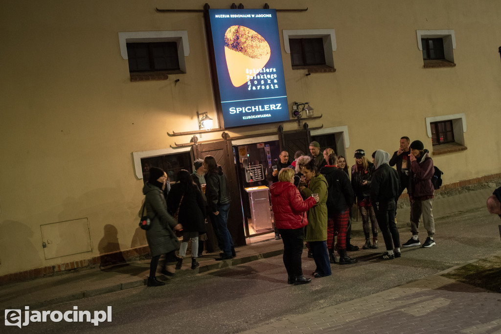 Sedes, Prawda i Czerwone Kościoły w Spichlerzu
