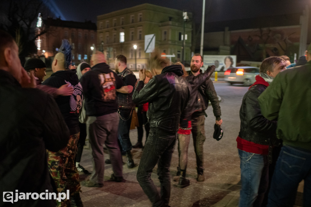 Sedes, Prawda i Czerwone Kościoły w Spichlerzu