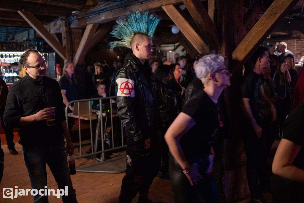 Sedes, Prawda i Czerwone Kościoły w Spichlerzu